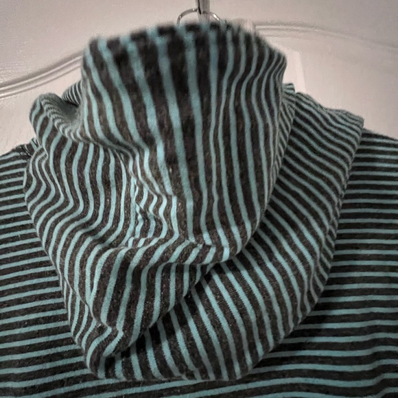 lur full zip striped hoodie with 3/4 sleeves and side pockets. Size L - Picture 4 of 8